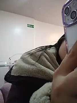 Snapshot of Lesly_10- chatting on 06/18/26, 03:38 Lesly 10- online show from 06/18/26, 03:38