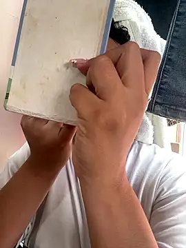 Snapshot of kae_styles chatting on 01/11/26, 04:01 kae styles online show from 01/11/26, 04:01