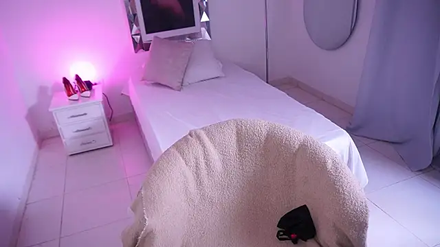 Alondrasparrow2 online show from 03/02/26, 07:54