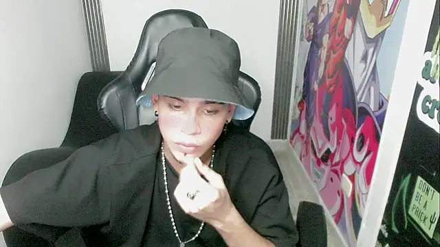 Snapshot of zacariasss_ chatting on 12/28/24, 02:54 zacariasss  online show from 12/28/24, 02:54