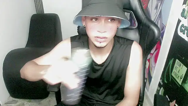 Snapshot of zacariasss_ chatting on 12/29/24, 02:06 zacariasss  online show from 12/29/24, 02:06