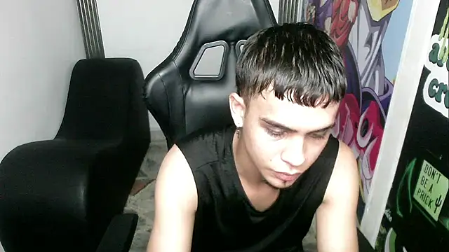 Snapshot of zacariasss_ chatting on 12/31/24, 10:12 zacariasss  online show from 12/31/24, 10:12