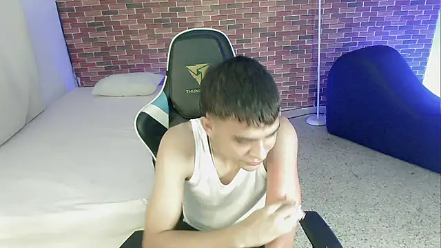 Snapshot of zacariasss_ chatting on 09/11/25, 04:12 zacariasss  online show from 09/11/25, 04:12