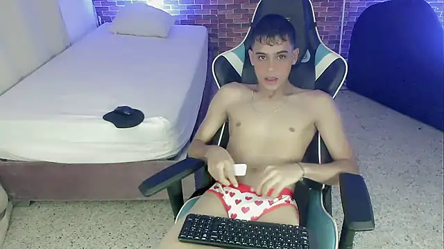 Snapshot of zacariasss_ chatting on 09/13/25, 04:01 zacariasss  online show from 09/13/25, 04:01