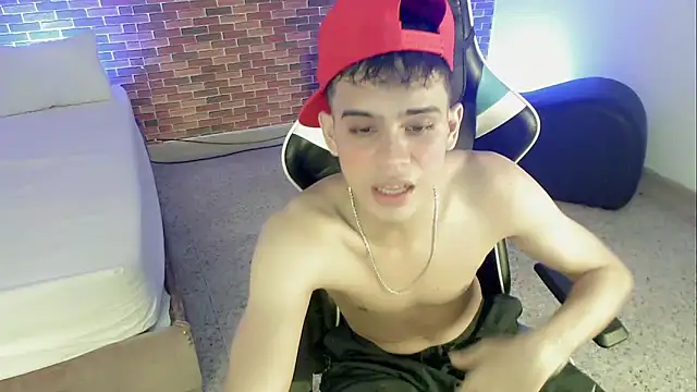 Snapshot of zacariasss_ chatting on 09/15/25, 04:07 zacariasss  online show from 09/15/25, 04:07