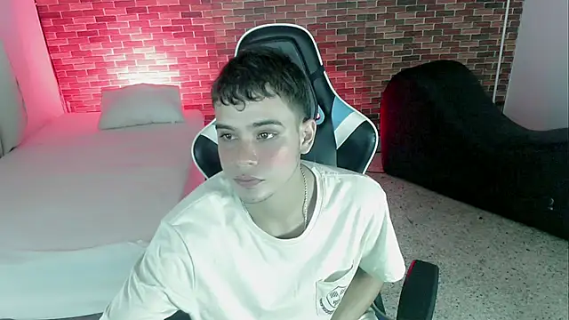 Snapshot of zacariasss_ chatting on 09/21/25, 03:08 zacariasss  online show from 09/21/25, 03:08