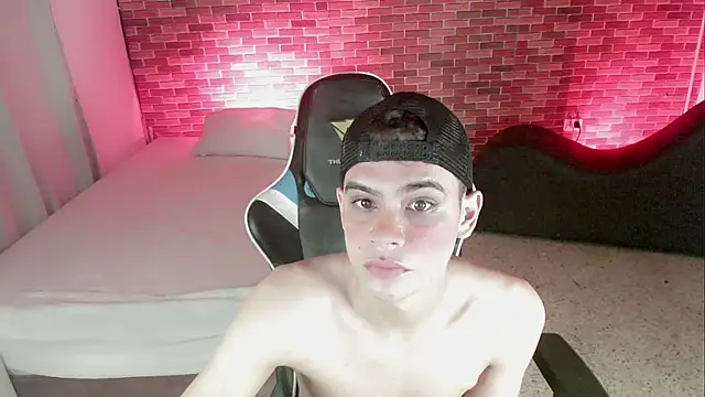 Snapshot of zacariasss_ chatting on 10/01/25, 04:07 zacariasss  online show from 10/01/25, 04:07
