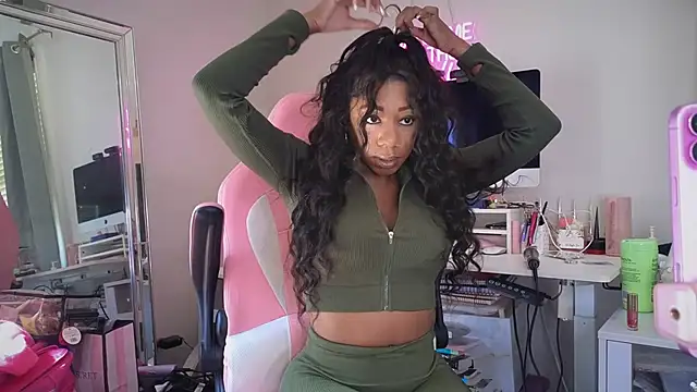 Snapshot of longislandprincess chatting on 09/18/25, 05:59 longislandprincess online show from 09/18/25, 05:59