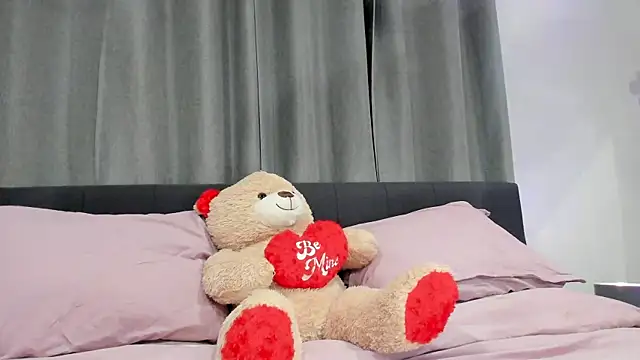 Snapshot of longislandprincess chatting on 02/21/26, 09:43 longislandprincess online show from 02/21/26, 09:43