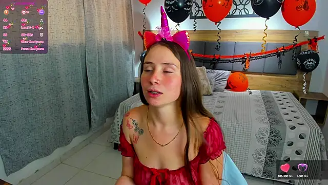 Snapshot of martina_lujann chatting on 10/15/25, 12:49 martina lujann online show from 10/15/25, 12:49