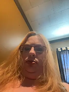 Snapshot of CherishWilliams chatting on 04/19/26, 01:54 CherishWilliams online show from 04/19/26, 01:54
