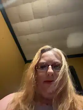 Snapshot of CherishWilliams chatting on 04/24/26, 06:27 CherishWilliams online show from 04/24/26, 06:27
