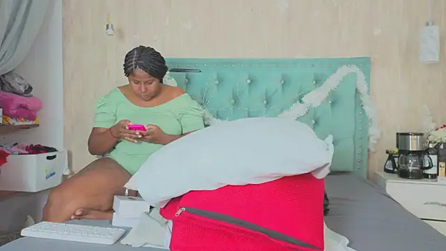 Alexa roussee online show from 12/19/25, 12:56