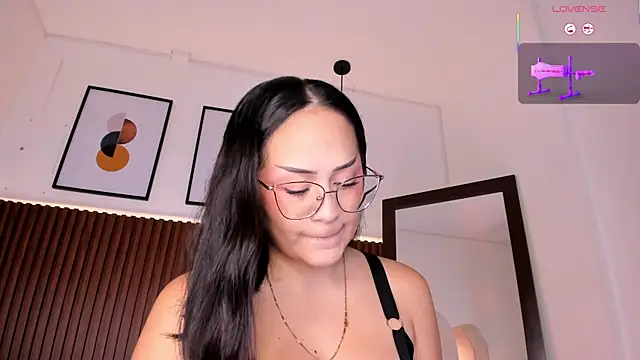 emma white 01 online show from 12/05/25, 01:36