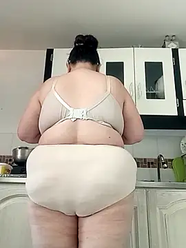 Madisonpalacio online show from 10/28/25, 01:58