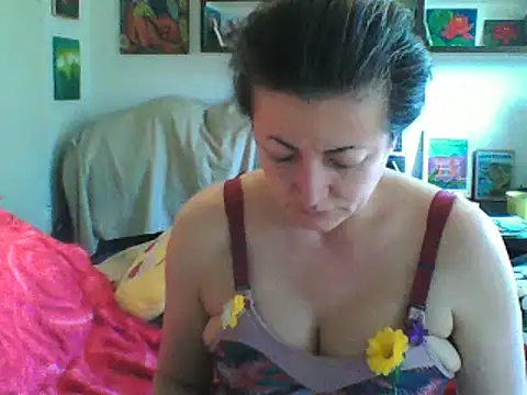 Snapshot of MariaAnaSunshine chatting on 03/05/25, 12:33 MariaAnaSunshine online show from 03/05/25, 12:33