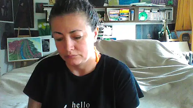 Snapshot of MariaAnaSunshine chatting on 10/11/25, 01:42 MariaAnaSunshine online show from 10/11/25, 01:42