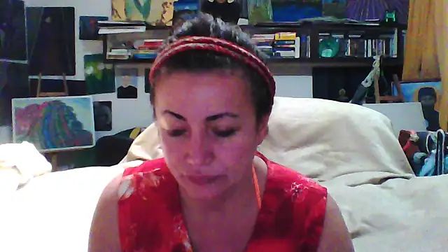 Snapshot of MariaAnaSunshine chatting on 10/12/25, 01:48 MariaAnaSunshine online show from 10/12/25, 01:48