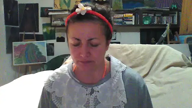 Snapshot of MariaAnaSunshine chatting on 10/15/25, 07:58 MariaAnaSunshine online show from 10/15/25, 07:58