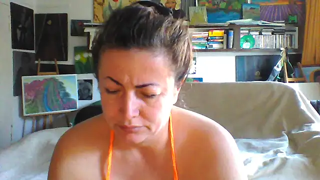 Snapshot of MariaAnaSunshine chatting on 10/18/25, 02:07 MariaAnaSunshine online show from 10/18/25, 02:07