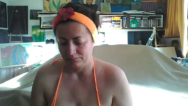 Snapshot of MariaAnaSunshine chatting on 10/19/25, 07:42 MariaAnaSunshine online show from 10/19/25, 07:42