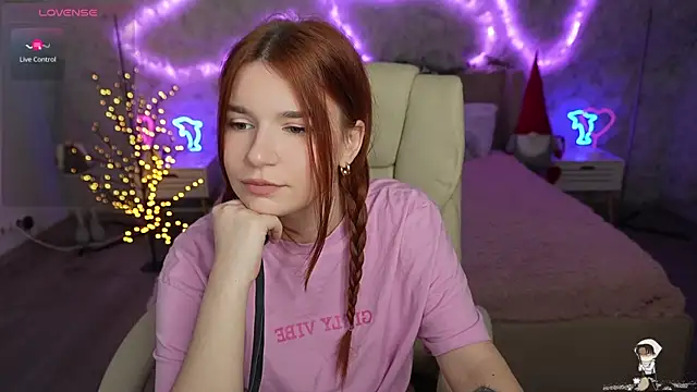 RedShinee online show from 02/02/25, 02:13