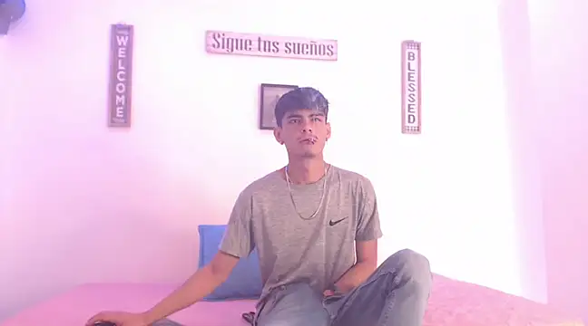 Snapshot of harrytomson_1 chatting on 12/15/24, 02:27 harrytomson 1 online show from 12/15/24, 02:27