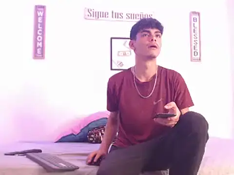 Snapshot of harrytomson_1 chatting on 12/27/24, 05:42 harrytomson 1 online show from 12/27/24, 05:42