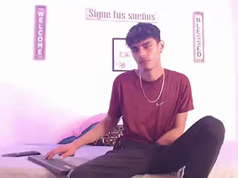 Snapshot of harrytomson_1 chatting on 12/27/24, 08:45 harrytomson 1 online show from 12/27/24, 08:45