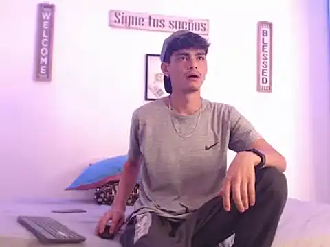 Snapshot of harrytomson_1 chatting on 12/28/24, 01:50 harrytomson 1 online show from 12/28/24, 01:50