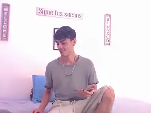 Snapshot of harrytomson_1 chatting on 12/29/24, 07:00 harrytomson 1 online show from 12/29/24, 07:00