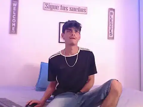 Snapshot of harrytomson_1 chatting on 12/30/24, 08:54 harrytomson 1 online show from 12/30/24, 08:54