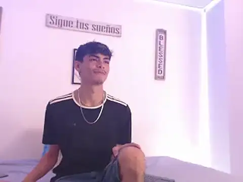 Snapshot of harrytomson_1 chatting on 12/30/24, 06:16 harrytomson 1 online show from 12/30/24, 06:16