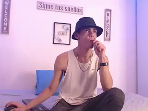 Snapshot of harrytomson_1 chatting on 12/31/24, 04:27 harrytomson 1 online show from 12/31/24, 04:27