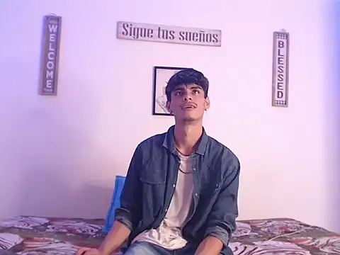 Snapshot of harrytomson_1 chatting on 01/17/25, 10:22 harrytomson 1 online show from 01/17/25, 10:22