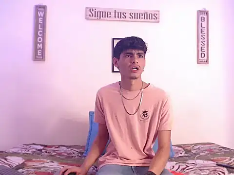 Snapshot of harrytomson_1 chatting on 01/18/25, 01:30 harrytomson 1 online show from 01/18/25, 01:30