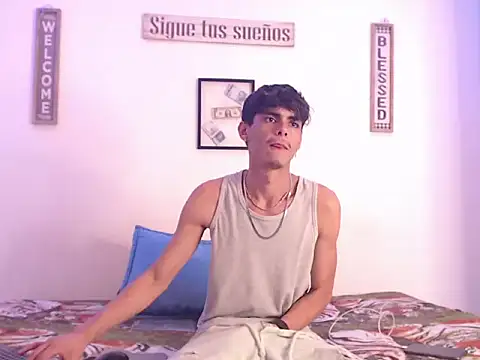 Snapshot of harrytomson_1 chatting on 01/19/25, 10:06 harrytomson 1 online show from 01/19/25, 10:06