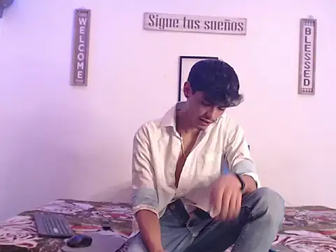 Snapshot of harrytomson_1 chatting on 01/21/25, 10:30 harrytomson 1 online show from 01/21/25, 10:30