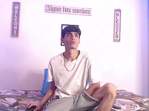 Snapshot of harrytomson_1 chatting on 01/24/25, 03:32 harrytomson 1 online show from 01/24/25, 03:32