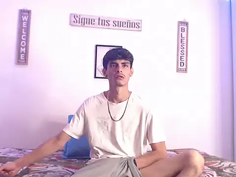 Snapshot of harrytomson_1 chatting on 01/24/25, 06:35 harrytomson 1 online show from 01/24/25, 06:35