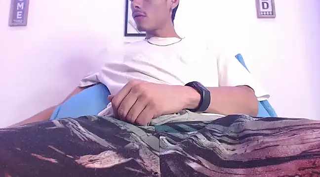 Snapshot of harrytomson_1 chatting on 02/15/25, 05:19 harrytomson 1 online show from 02/15/25, 05:19