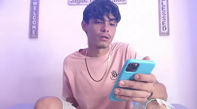 Snapshot of harrytomson_1 chatting on 02/19/25, 11:36 harrytomson 1 online show from 02/19/25, 11:36