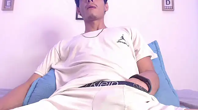 Snapshot of harrytomson_1 chatting on 02/23/25, 08:28 harrytomson 1 online show from 02/23/25, 08:28