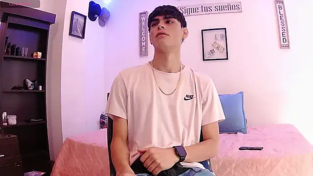 Snapshot of harrytomson_1 chatting on 09/13/25, 03:34 harrytomson 1 online show from 09/13/25, 03:34