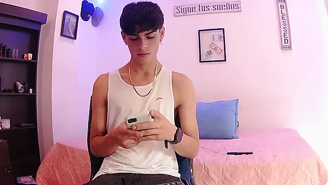 Snapshot of harrytomson_1 chatting on 09/14/25, 08:30 harrytomson 1 online show from 09/14/25, 08:30