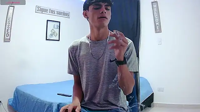 Snapshot of harrytomson_1 chatting on 10/19/25, 12:00 harrytomson 1 online show from 10/19/25, 12:00