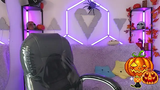 littlevixen18 online show from 10/30/25, 06:52