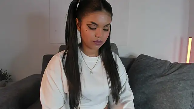 zoe roux21 online show from 02/22/25, 07:58