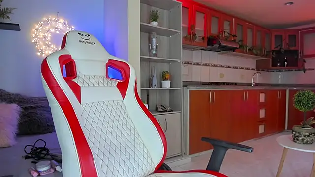 Snapshot of honey_fox1 chatting on 01/22/25, 08:38 honey fox1 online show from 01/22/25, 08:38