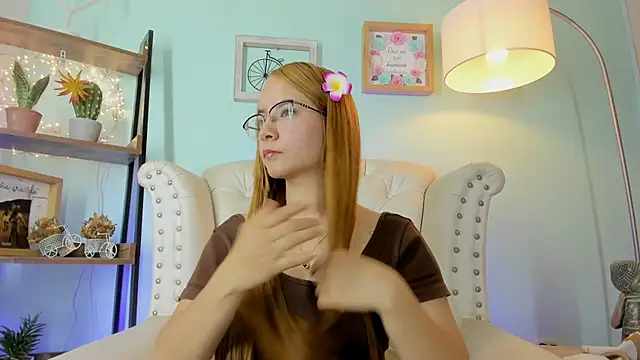 Snapshot of honey_fox1 chatting on 02/17/26, 12:40 honey fox1 online show from 02/17/26, 12:40